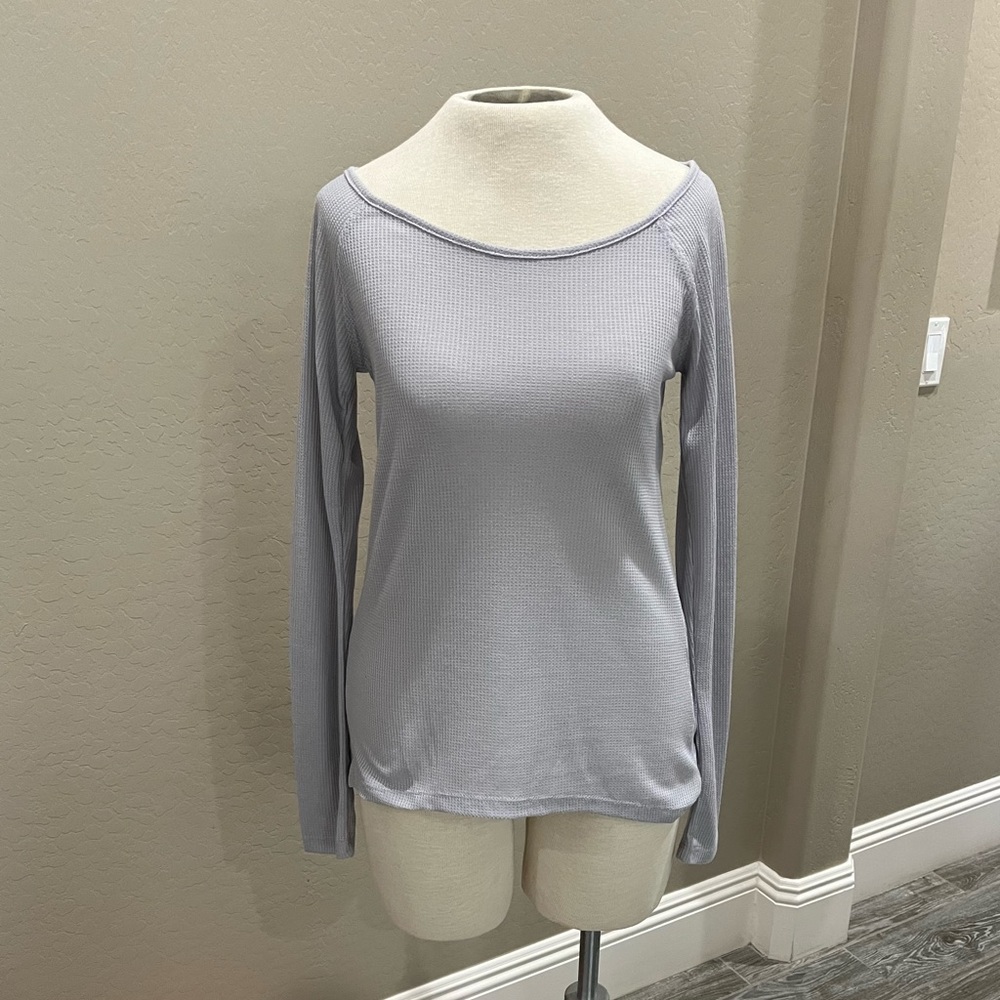 Bear Dance Long-Sleeved Open Decorative Back Top